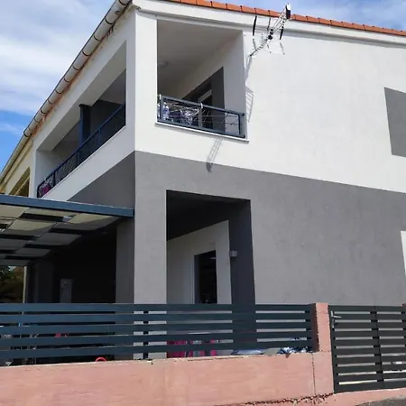 Val Apartmani, Stara Novalja Exterior photo