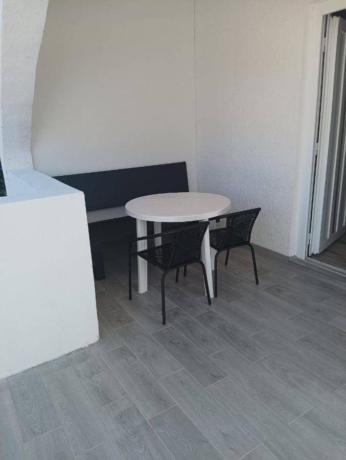 Val Apartmani, Stara Novalja