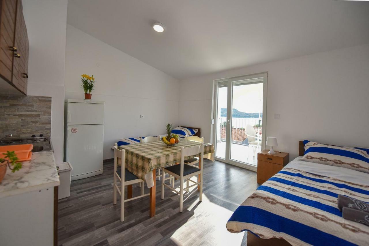 Val Apartmani, * Stara Novalja