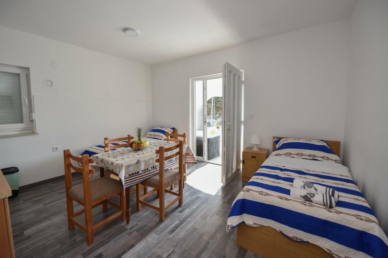 Val Apartmani, Stara Novalja