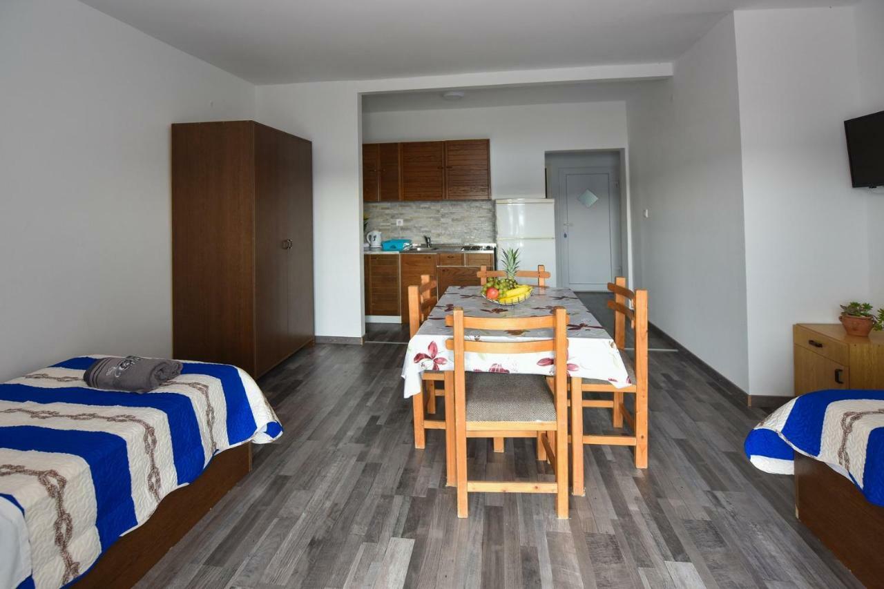 Val Apartmani, Stara Novalja