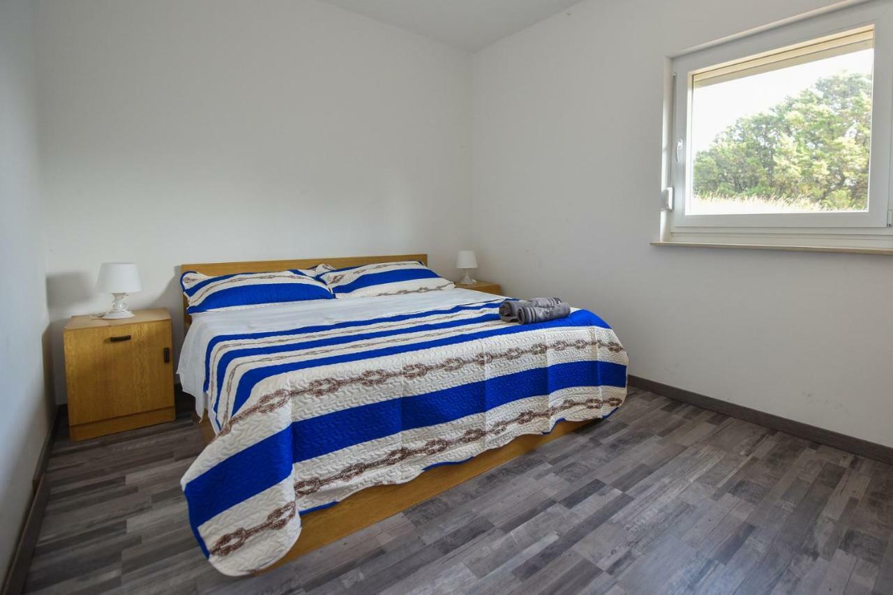 Val Apartmani, *